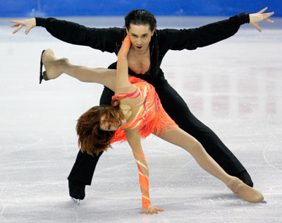 Russia's Jana Khokhlova (L) and Sergei Novitski perform their original ice dance at the World Figure Skating Championships in Calgary March 23, 2006.