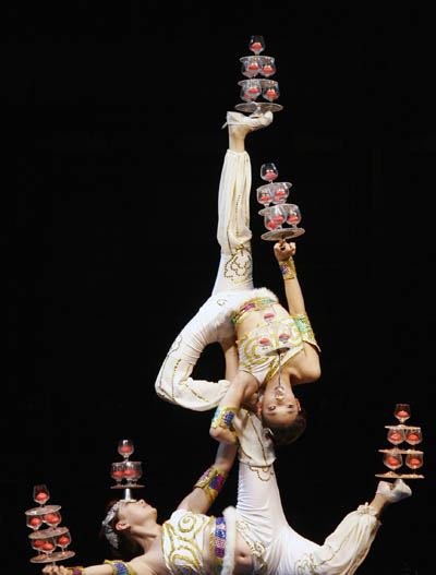 ,,Pekings National Acrobatic Circus,,