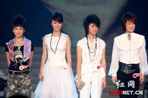 Four finalists of the Super Voice Girl Contest. Ai Mengmeng(L1), Liu Liyang (L2),Shang Wenjie(R2) and Tan Weiwei.(