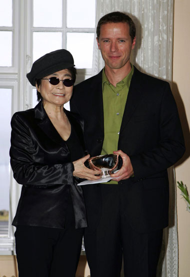 Yoko Ono, the widow of Beatle John Lennon, presents the LennonOno Grant For Peace award to Dan Sermand (R) of Doctors Without Borders at Hofdi House in Reykjavik, Iceland October 9, 2006.