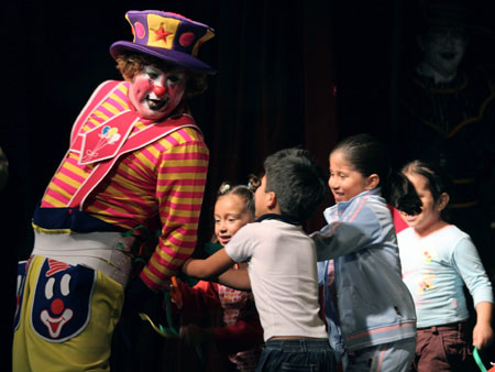 A clown performs as children take part in a game during the International Clown Convention in Mexico City October 17, 2006.