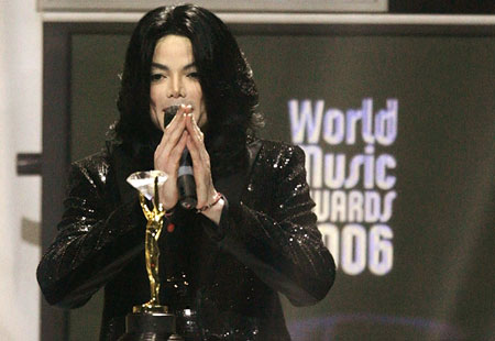 U.S. pop star Michael Jackson receives the Diamond Award during the World Music Awards at Earl's Court in London November 15, 2006.