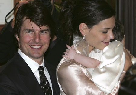Actors Tom Cruise and Katie Holmes leave a restaurant with their daughter Suri in Rome November 16, 2006. The couple are tipped to have chosen a 15th century castle just outside of Rome as the location for their celebrity wedding.