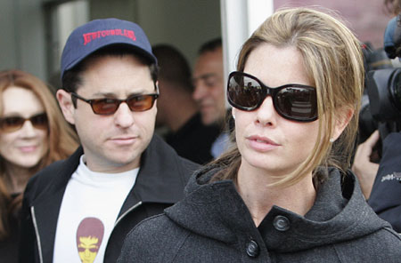 U.S. director J.J. Abrams and his wife Kate (L) arrive at the Ciampino airport in Rome November 16, 2006.