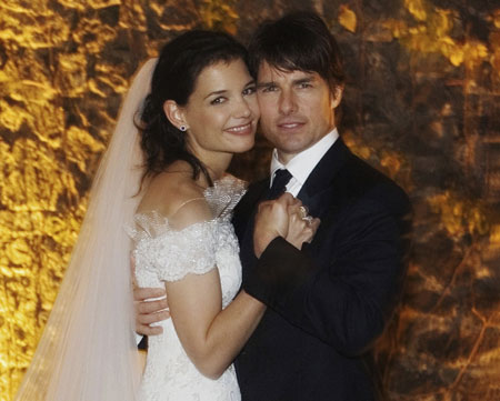 Actor Tom Cruise and Katie Holmes pose for their official wedding portrait in Lake Braccino, Italy in this photo released to Reuters November 18, 2006.