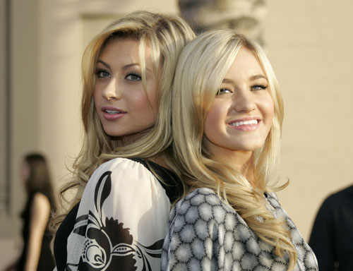 Teen pop stars Aly (L) and AJ arrive at the 2006 American Music Awards November 21, 2006 in Los Angeles. The duo is nominated for favorite artist in the contemporary inspirational category.