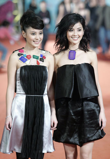 Hong Kong singer Charlene Choi (L) and Gillian Chung pose at the Star Boulevard during the Golden Horse Award in Taipei November 25, 2006.