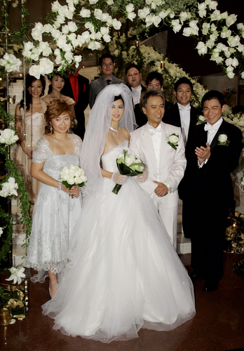 Hong Kong Cantopop singer Hacken Li poses with his wife Emily Lo prior to their wedding banquet in Hong Kong November 28, 2006.