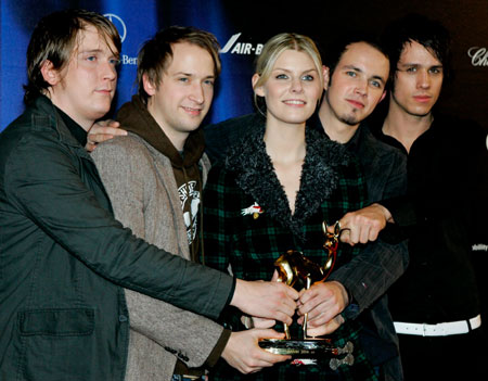 German pop group Juli hold the Bambi award they received during the 58th Bambi media awards ceremony in the southern German town of Stuttgart November 30, 2006. Each year, the German media company 'Hubert Burda Media', honours celebrities from the world of entertainment, literature, sport and politics.