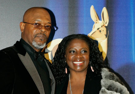 U.S. actor Samuel Jackson and his wife Natalia Richardson arrive on the red carpet for the 58th Bambi media awards ceremony in the southern German town of Stuttgart November 30, 2006. Each year, the German media company 'Hubert Burda Media', honours celebrities from the world of entertainment, literature, sport and politics.