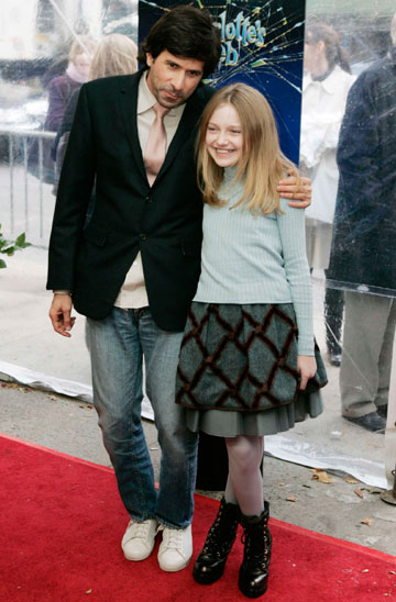 Cast member Dakota Fanning (R) and director Gary Winick pose for photographers at the premiere of the film 