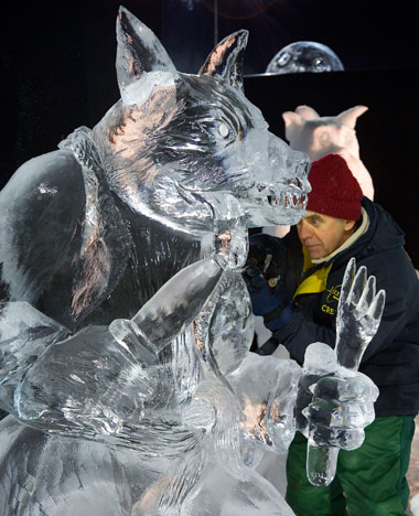 Canadian John McKinnon puts the finishing touch to his ice sculpture of the Big Bad Wolf at the fourth Snow and Ice Sculpture Festival in Eindhoven, December 7, 2006.