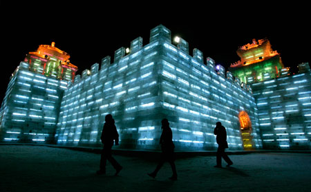 People visit at an ice sculpture art exhibition for the upcoming the China Harbin international ice and snow festival in Harbin, northeastern China's Heilongjiang Province, January 4, 2007.
