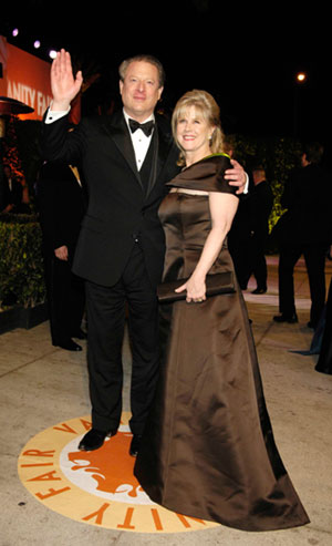 Al (L) and Tipper Gore arrive for the Vanity Fair Oscar Party in West Hollywood February 25, 2007.