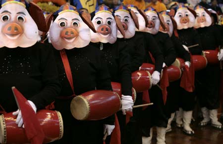 People wear masks as they celebrate Yuan Xiao Jie, or the Lantern Festival, in Hangzhou, East China's Zhejiang Province March 4, 2007. The Lantern Festival, the last day of the Chinese Lunar New Year, falls on March 4 this year. 