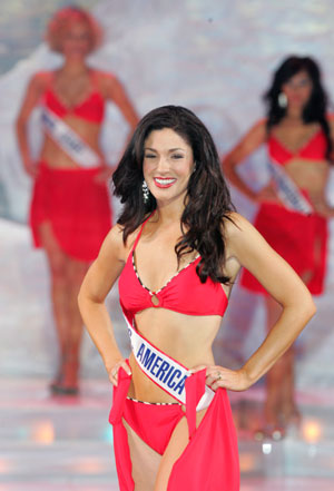 Mrs. America Diane Tucker (C) and other contestants parade in bathing suits during the final of a Mrs World contest in Russia's Black Sea resort of Sochi March 8, 2007. Tucker won the crown. 