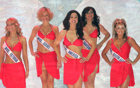 Mrs. World 2007 contestants parade in bathing suits during the final of the contest in Russia's Black Sea resort of Sochi March 8, 2007. Mrs. World 2007 Diane Tucker (C) of the U.S. won the crown.