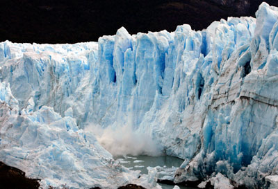 Splinters of ice peel off from the front of the Perito Moreno Glacier into the Lago Argentino, in the Parque Nacional Los Glaciares (Los Glaciares National Park), 80 km (50 miles) west of El Calafate city, in the Patagonian province of Santa Cruz, March 25, 2007.