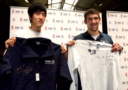 China's Olympic champion Liu Xiang (L) and America's swimming star Michael Phelps exchange shirts at the track and field training area of the General Administration of Sports of China in Beijing April 10, 2007. Phelps visited Liu during a visit to promote the 2007 Special Olympics, to be held in Shanghai in October.
