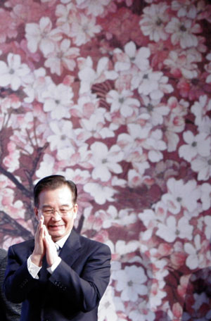 Chinese Premier Wen Jiabao greets the audience as he attends an event of the 2007 Japan-China Culture and Sports Exchange Year at the National Theatre in Tokyo April 12, 2007. 