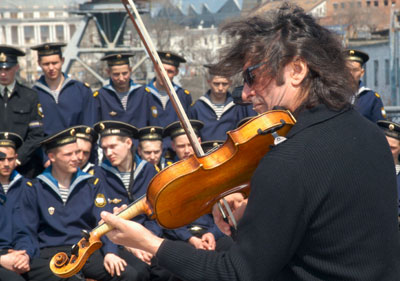 Russian viola-player Yuri Bashmet performs with his orchestra ' The Moscow Soloists' in honour of the late former Russian President Boris Yeltsin in front of sailors from the destroyer 'Admiral Tributs' in the Russian Pacific Fleet base in Vladivostok April 24, 2007. 