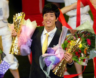 Liu Xiang, China's world 110m hurdles record holder, holds up two trophies for Sportsman of the Year and the Most Popular Sportsman of the Year during the 2007 China Top Ten Benefiting Laureus Sports For Good award ceremony in Changsha, south China's Hunan Province, May 12, 2007.