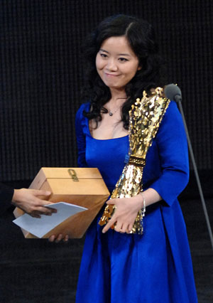 Chess player Xu Yuhua is presented with a trophy for the Best Sportsman of Non-Olympic Games during the 2007 China Top Ten Benefiting Laureus Sports For Good award ceremony in Changsha, south China's Hunan Province, May 12, 2007.