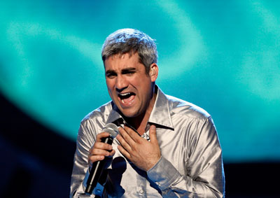 Taylor Hicks performs during the final of 