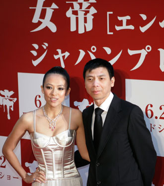 Chinese actress Zhang Ziyi (L) and movie director Feng Xiaogang pose before the Japanese premiere of her movie 