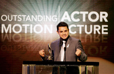 Jesse Garcia accepts the award for outstanding actor in a motion picture for his role in the film 'Quinceanera' at the taping of the ALMA awards in Pasadena, California June 1, 2007.
