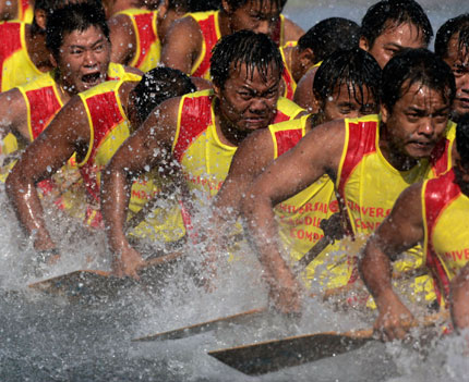 Participants compete in a dragon boat race in Aberdeen harbour in Hong Kong to mark the annual Tuen Ng or Dragon Boat Festival June 19, 2007. The festival commemorates the tale of the third century B.C. poet in China who hurled himself into a river to protest against the corrupt government.