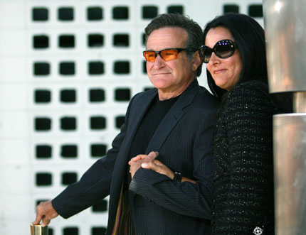 Cast member Robin Williams and his wife Marsha pose at the premiere of 