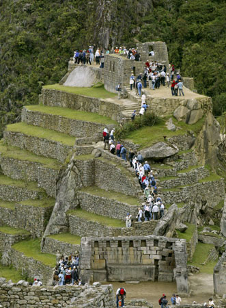 A view of the Inca citadel of Machu Picchu in Cuzco in this November, 2003 file photo. The Great Wall of China, Petra in Jordan and Brazil's statue of Christ the Redeemer have been chosen to be among the modern-day seven Wonders of the World, the organizers of the competition said on July 7, 2007.