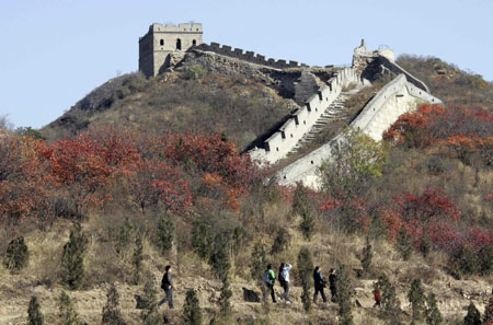 Visitors walk near a section of the Great Wall of China, north of Beijing, in this October 28, 2006 file photo. The Great Wall of China, Petra in Jordan and Brazil's statue of Christ the Redeemer have been chosen to be among the modern-day seven Wonders of the World, the organizers of the competition said on July 7, 2007.