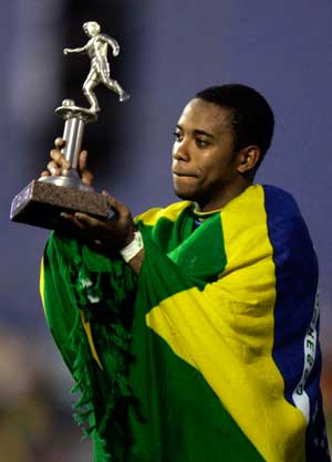 Brazil's Robinho holds the trophy for the best player of the tournament after their win over Argentina in the final of the Copa America soccer match in Maracaibo July 15, 2007.