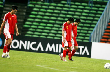 Chinese players, from left to right, Shao Jiayi, Wang Dong and Sun Xiang walks off the pitch after their 0-3 defeat to Uzbekistan during their 2007 AFC Asian Cup Group C soccer match in Shah Alam outside Kuala Lumpur July 18, 2007.