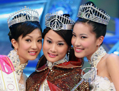 Miss Hong Kong 2007 Kayi Cheung (C) poses with first runner-up Grace Wong (L) and second runner-up Lorretta Chow after winning the annual beauty contest in Hong Kong July 21, 2007.