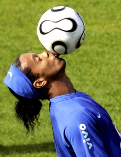Ronaldinho kisses the ball