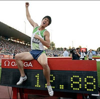 Liu Xiang makes 110m hurdles history