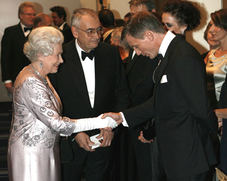 Britain's Queen Elizabeth (L) meets actor Daniel Craig during the world premiere of the latest James Bond movie 