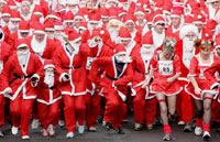 英国：数千名圣诞老人长跑为慈善