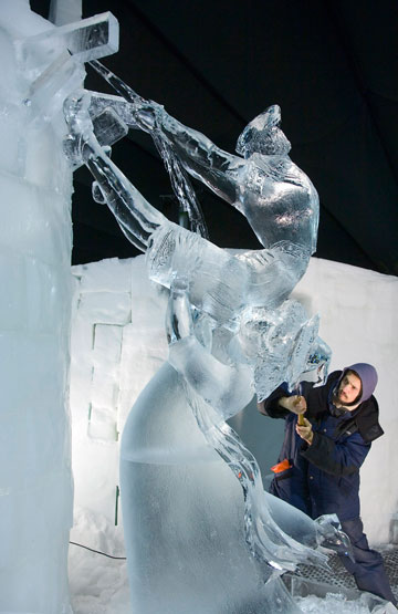 Ukraine's Andrei Kudrin puts the finishing touch to his ice sculpture of the fairy tale of Rapunzel at the fourth Snow and Ice Sculpture Festival in Eindhoven, December 7, 2006. 