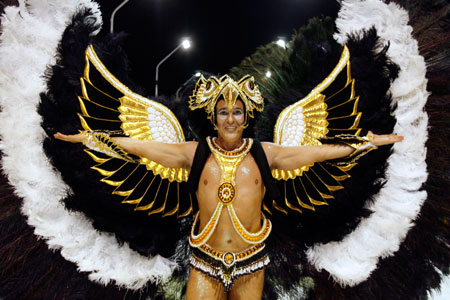 A member of the Kamarr carnival group performs during the annual El Carnaval del Pais (country's carnival) in Gualeguaychu, some 230 km (143 miles) north of Buenos Aires, January 7 , 2007. Around 1,000 dancers participated in the event which is considered to be one of the most important carnivals in Argentina.