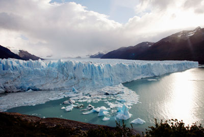An overview of the Perito Moreno Glacier at the Lago Argentino, in the Parque Nacional Los Glaciares (Los Glaciares National Park), 80 km (50 miles) west of El Calafate city, in the Patagonian province of Santa Cruz, March 25, 2007.