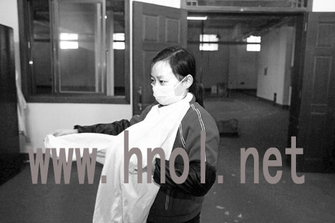 殡仪系非正常生活 教学楼似活人墓