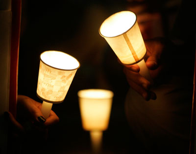 Protesters hold candles during an anti-war rally demanding the safe return of kidnapped South Koreans and the withdrawal of its troops from the country, in front of the U.S. embassy in Seoul August 1, 2007. Two women among 21 Koreans held by the Taliban in Afghanistan are seriously ill, a rebel spokesman said on Wednesday before the insurgents' 0730 GMT deadline for Kabul to free prisoners in return for the hostages.