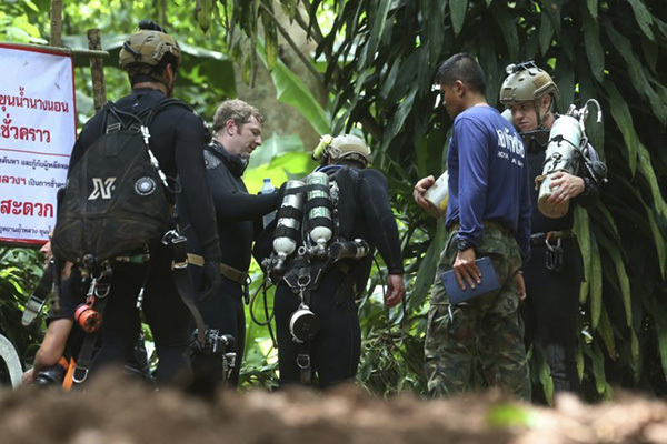 泰国洞穴被困13人全部获救！这场救援轰动全球