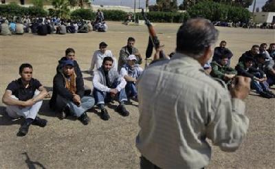 Libyan opposition gives war lessons to youth