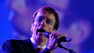 罗宾吉布葬礼 粉丝最后道别