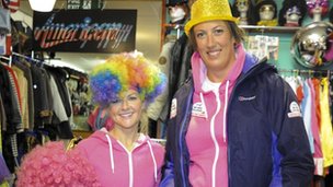 “红鼻子日”筹善款 众明星各显神通